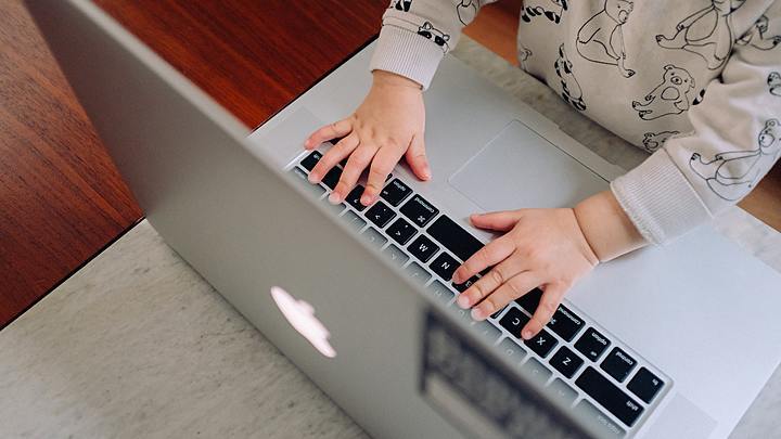 Beginners Sabbath School 10:00am logo