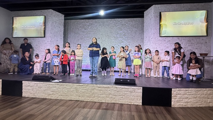 Servicio de Adoración en Español logo