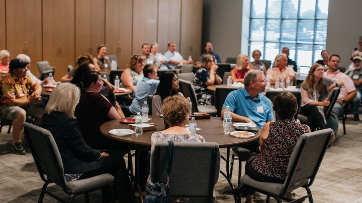 Discover Central logo