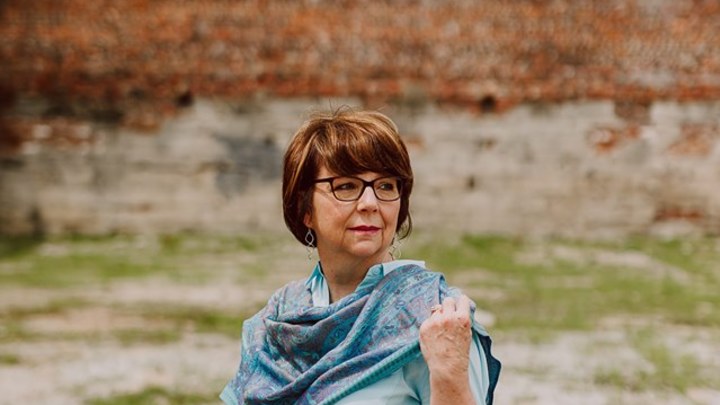 Say Hello-Coffee and Conversation with Lynda Hausfeld logo image