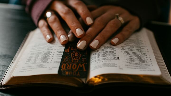 Closer to Christ: Prayerful Bible Reflection logo