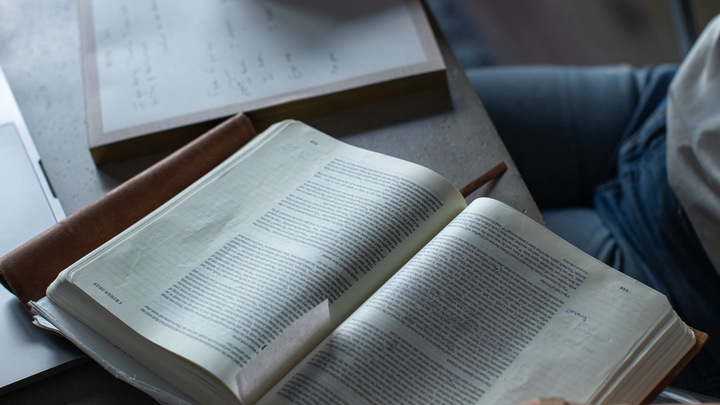 GraceWomen Bible Study: Book of Exodus logo