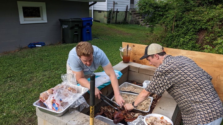 Alumni Pig Pickin' logo