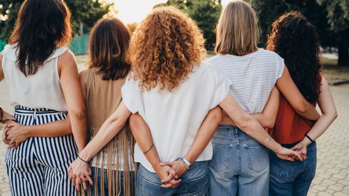 Monthly Mom Community Group logo