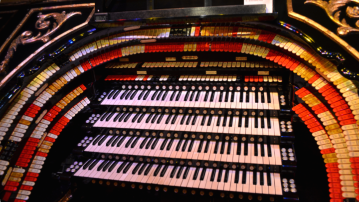 Encore "55 And Better" Road trip to Organ Stop Pizza logo image