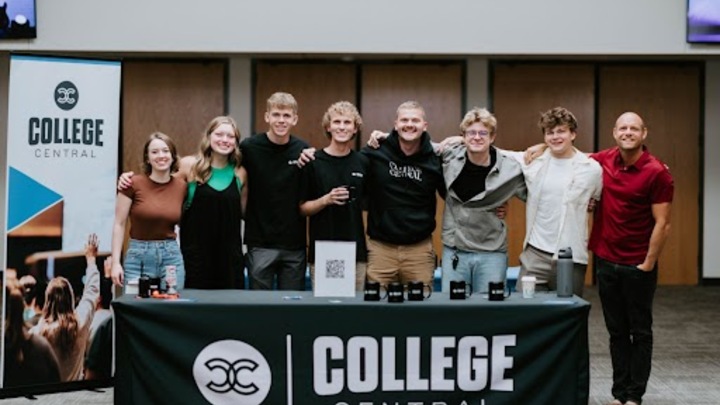 College Central Serves logo