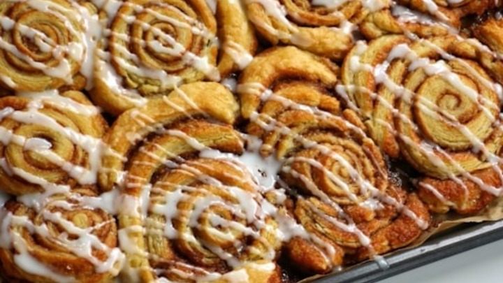 2026 Parent Life Mall Playdate & Cinnabon logo