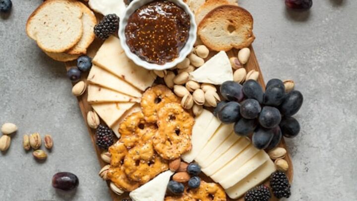 5th Sunday Potluck logo