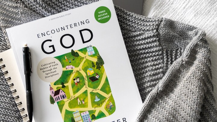 Encountering God - Kelly Minter logo