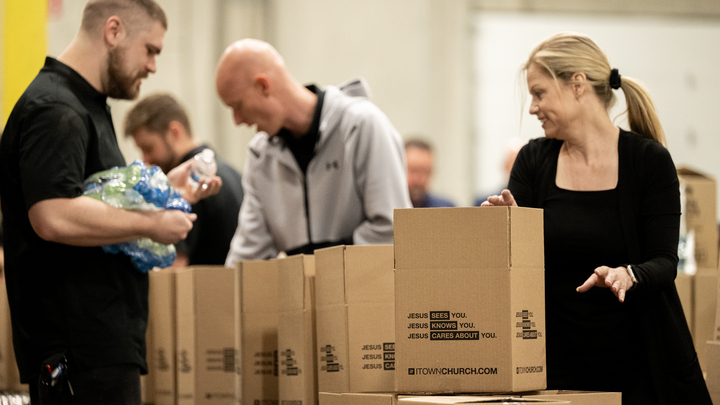 Feed Your Neighbor - Packing logo