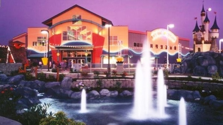 MS Family Fun Center Trip logo image