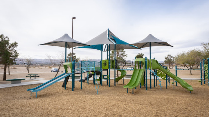 Mom & Me- Navigating Friendships logo