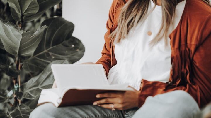 Women's Bible Study (Evening) logo