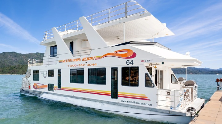 Student Ministry Houseboat Trip
